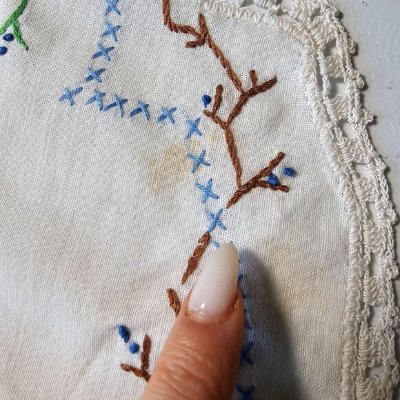 Vintage Hand embroidered Lace Detail Oval shaped napkin table linen handkerchief - Picture 7 of 11